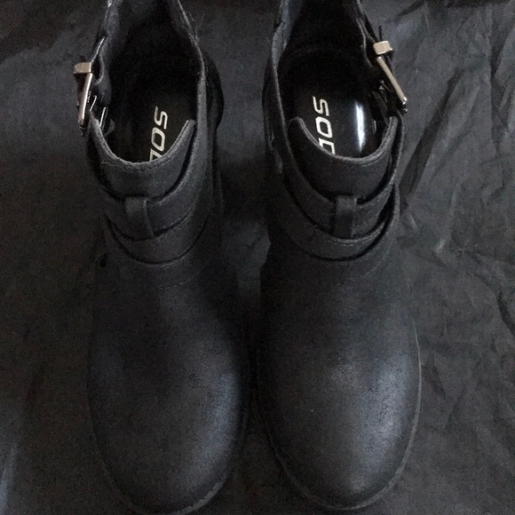 Black faux leather booties - Picture 3 of 6